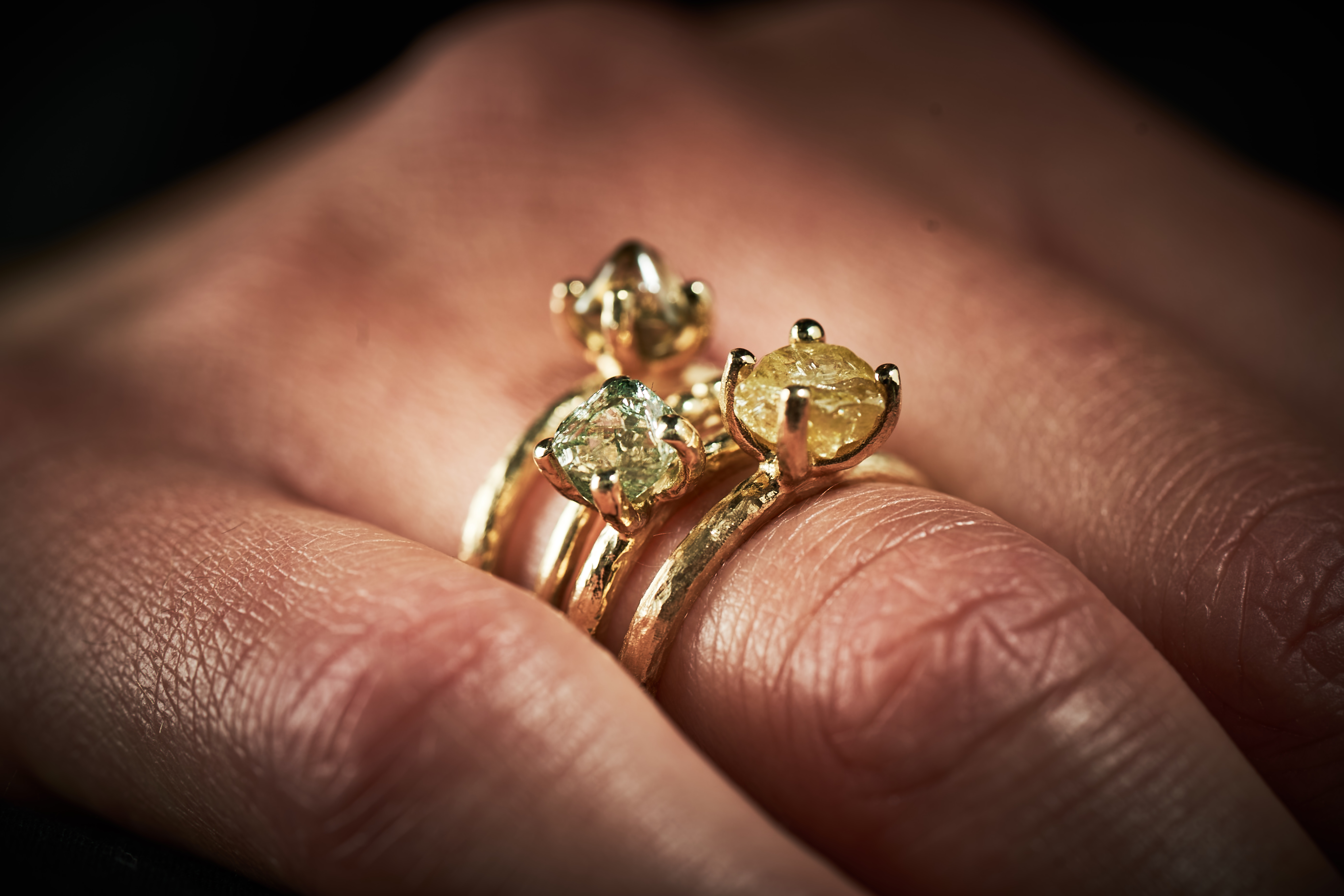Gold ring with raw diamonds