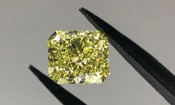 Investering i fancy color diamanter