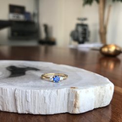 3-STENSRING MED BL SAFIR