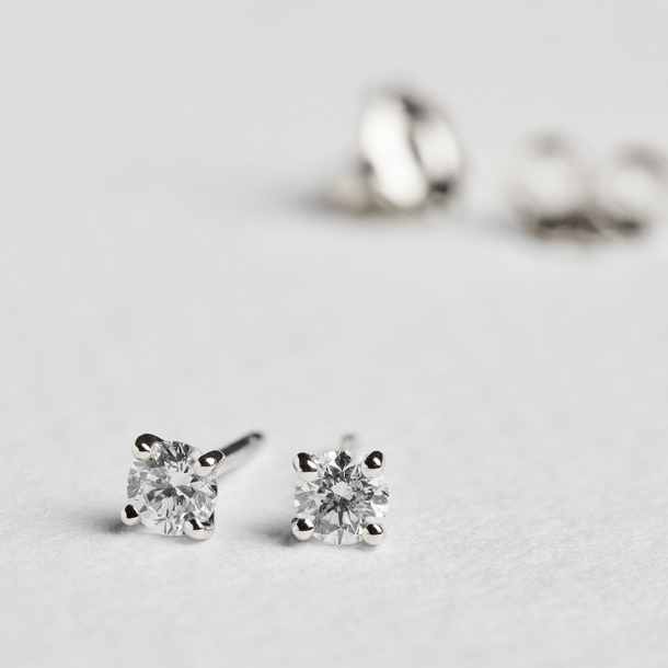 Ørestikker med Top Wesselton Diamant 0.40 carat - ØRERINGE - HIRSCH Jewellery