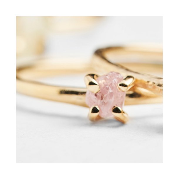 SPINKEL RING MED PINK DIAMANT