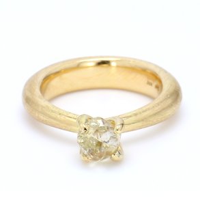 KRAFTIG RING MED R DIAMANT