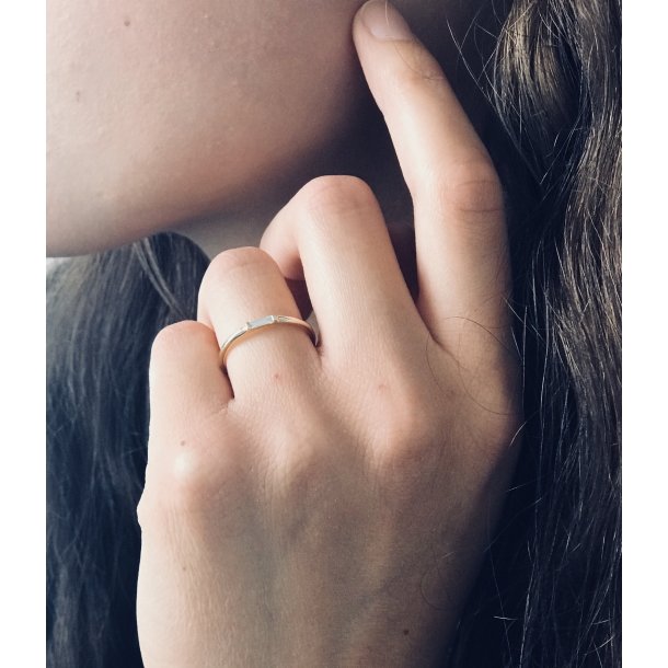 SPINKEL RING MED BAGUETTE DIAMANT