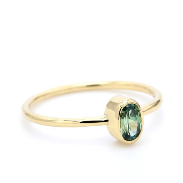 SAFIRRING MED OVAL R�RFATNING