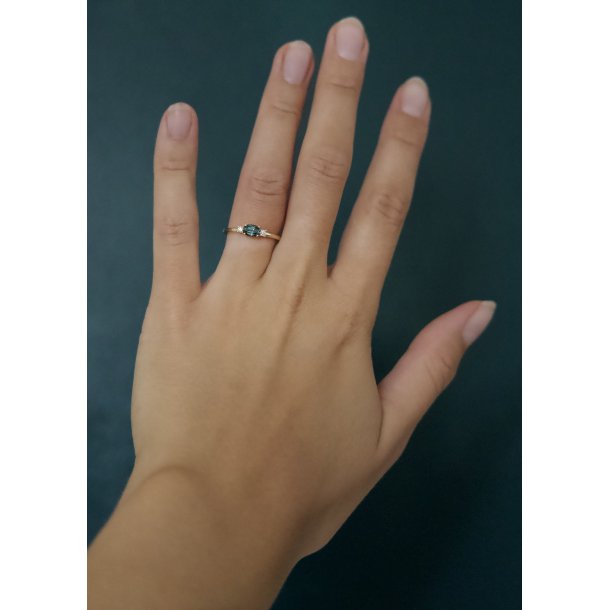 3-STENSRING MED SAFIR