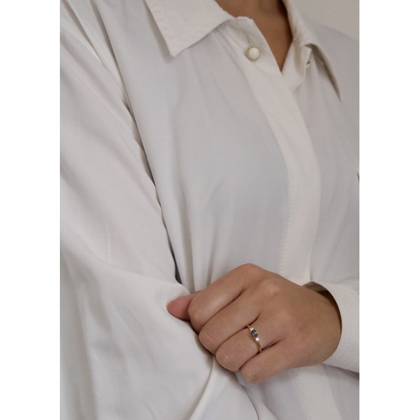 3-STENSRING MED SAFIR