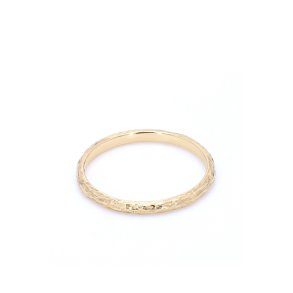 GULDRING MED STRUKTUR