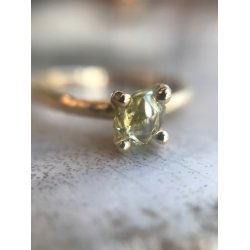 DIAMANTRING MED USLEBEN DIAMANT