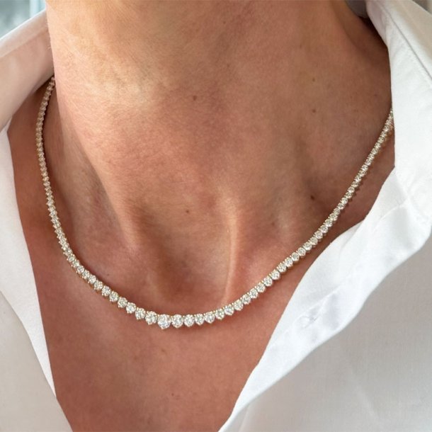 TENNISCOLLIER i guld med 5.69 ct.