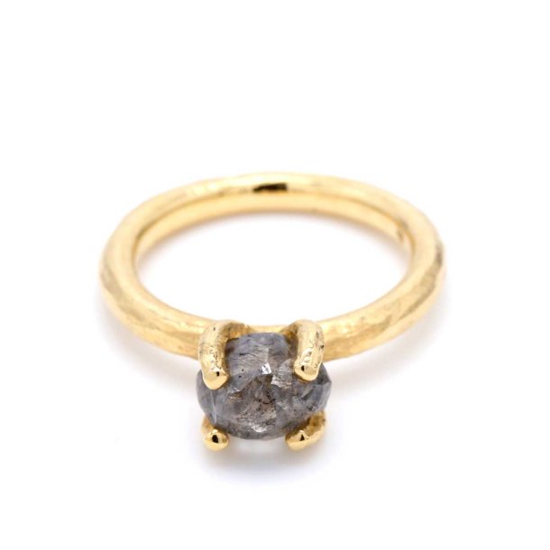RING MED USLEBEN BL�GR� DIAMANT