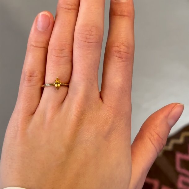 RING MED GUL SAFIR