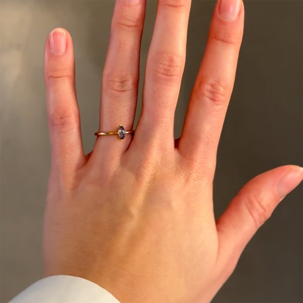OVAL SAFIR RING BL�