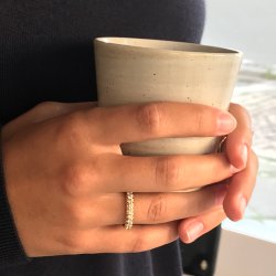 ALLIANCERING MED DIAMANTER I HVIDGULD