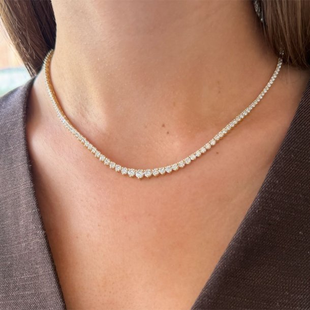 TENNISCOLLIER i guld med 5.69 ct.