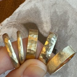 RUSTIK VIELSESRING i 14 KT. GULD