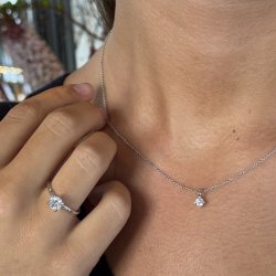 HVIDGULDRING MED DIAMANT