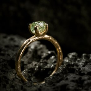 GULD RING R� DIAMANT