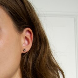 DIAMANT RESTIKKER MED SORTE DIAMANTER