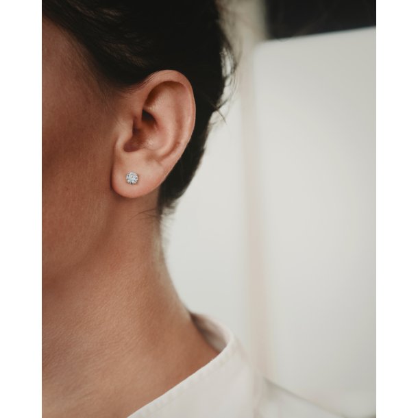 �RESTIKKER HVIDGULD MED DIAMANT