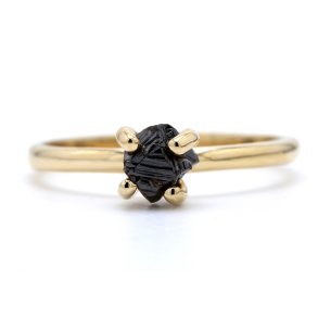 RING MED R� SORT DIAMANT