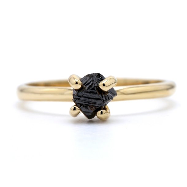 RING MED R� SORT DIAMANT