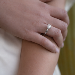 VIELSESRING R� DIAMANT &amp; HVIDGULD 