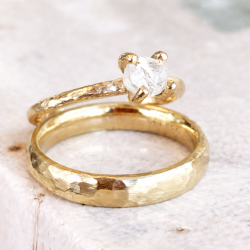 VIELSESRING MED R� DIAMANT