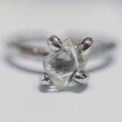 RING MED USLEBEN DIAMANT