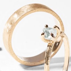 VIELSESRING MED USLEBEN DIAMANT