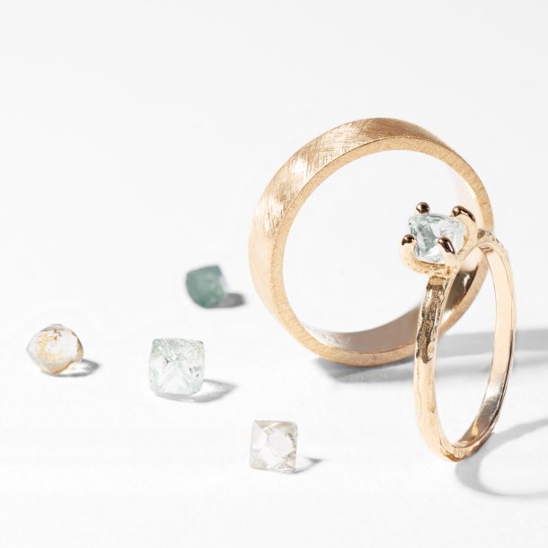 VIELSESRING MED R� DIAMANT