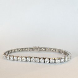 TENNISARMB�ND 7.48 CT / S�RPRIS