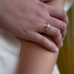 VIELSESRING MED R� DIAMANT