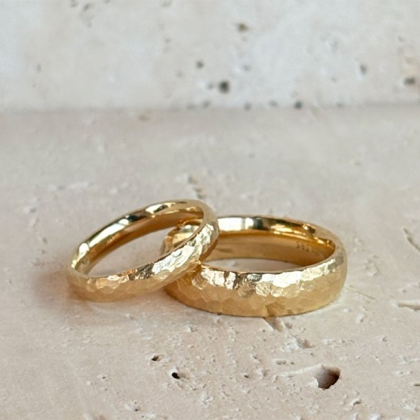 RUSTIKKE VIELSESRINGE i HAMRET GULD